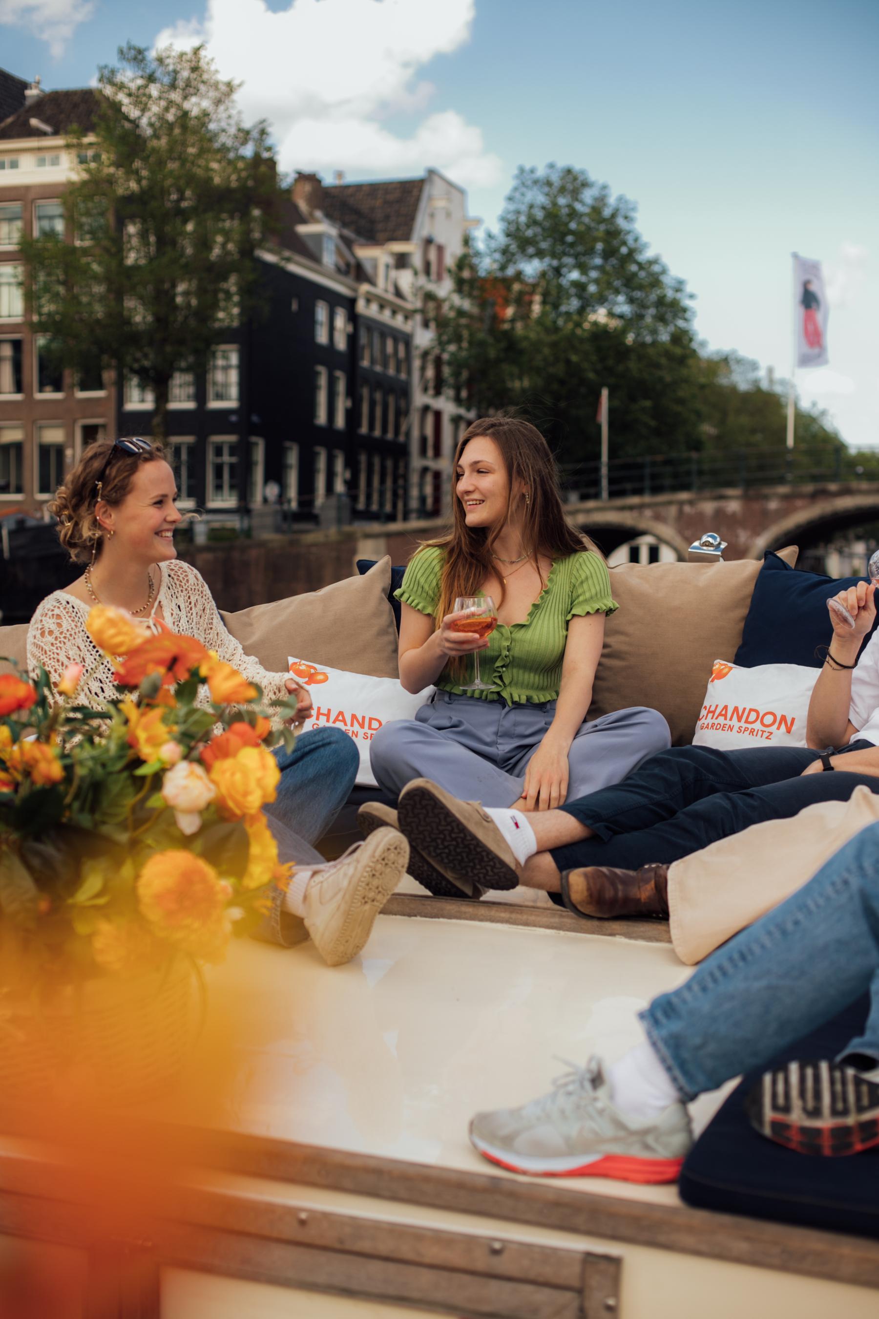 Chandon Spritz Boat: Sip & Cruise, beeld 2 van het schip
