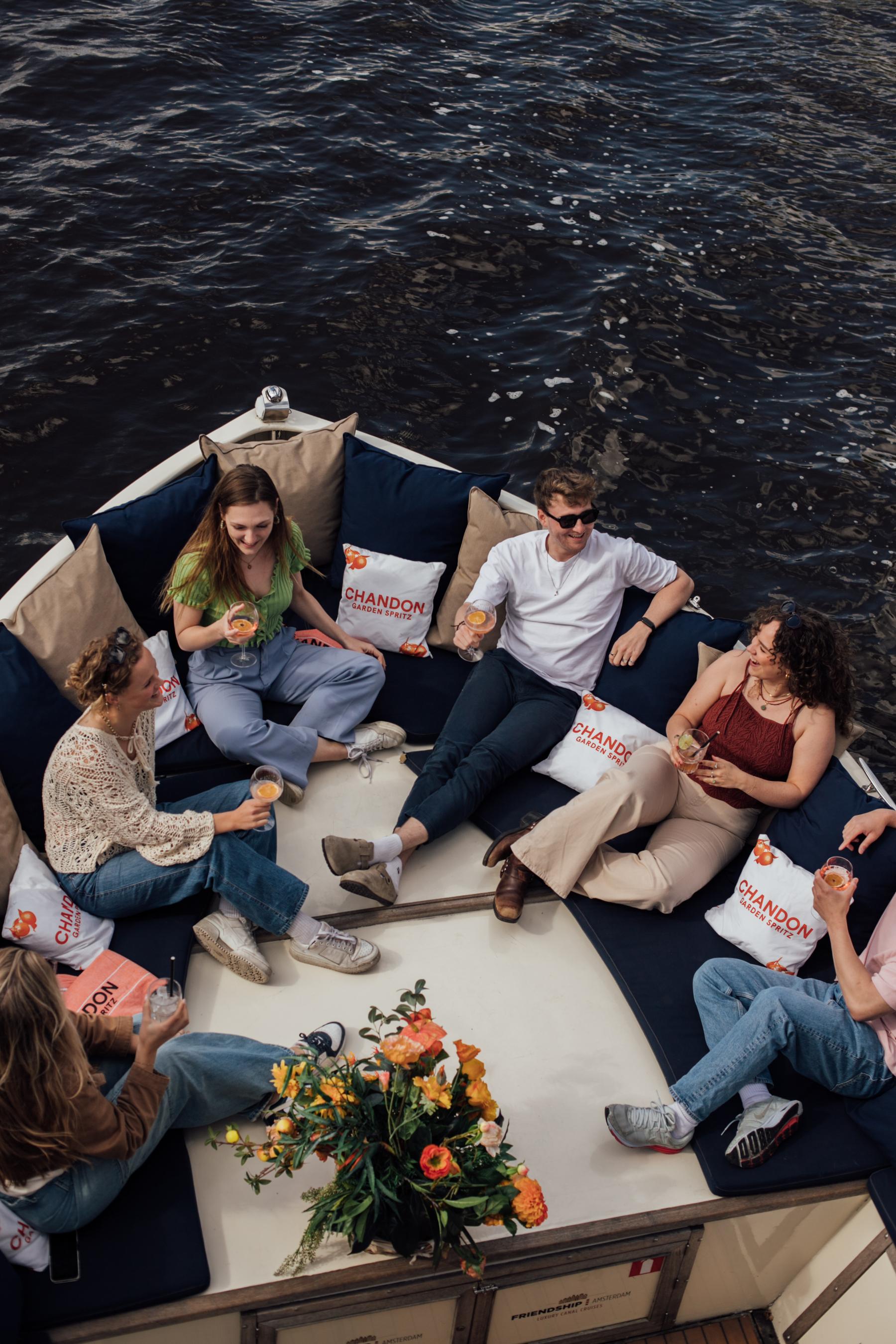 Chandon Spritz Boat: Sip & Cruise, beeld 6 van het schip