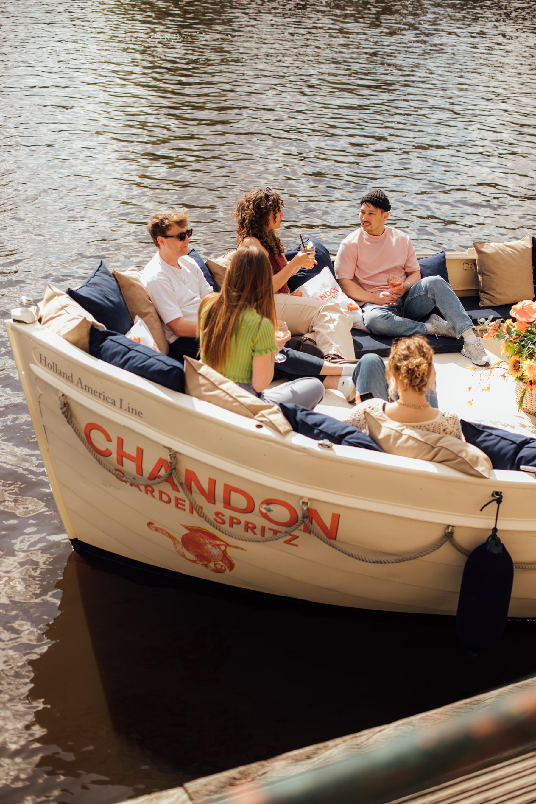Chandon Spritz Boat: Sip & Cruise, beeld 3 van het schip