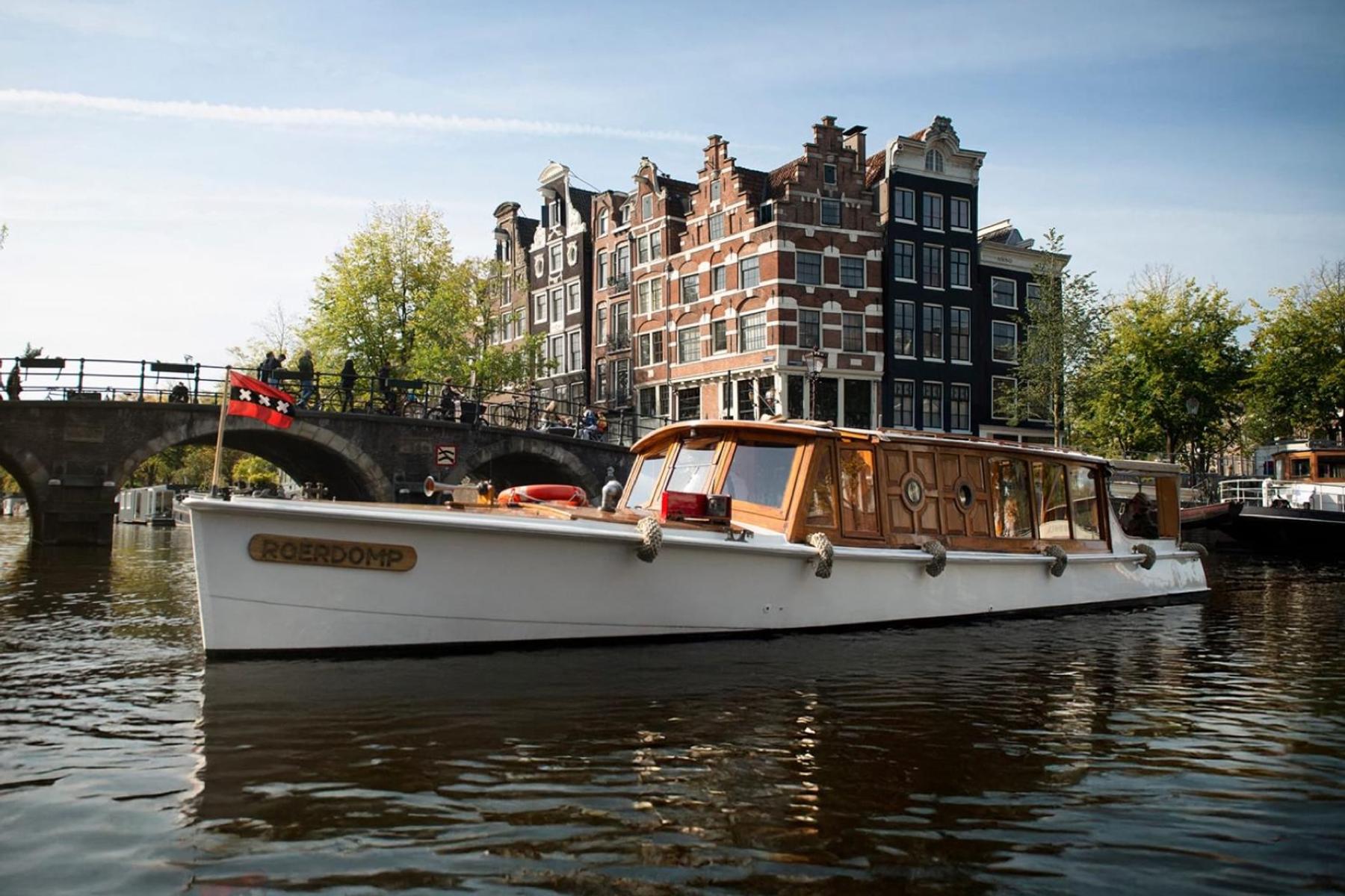 Roerdomp, De salon voor twee, en een handvol dierbaren.