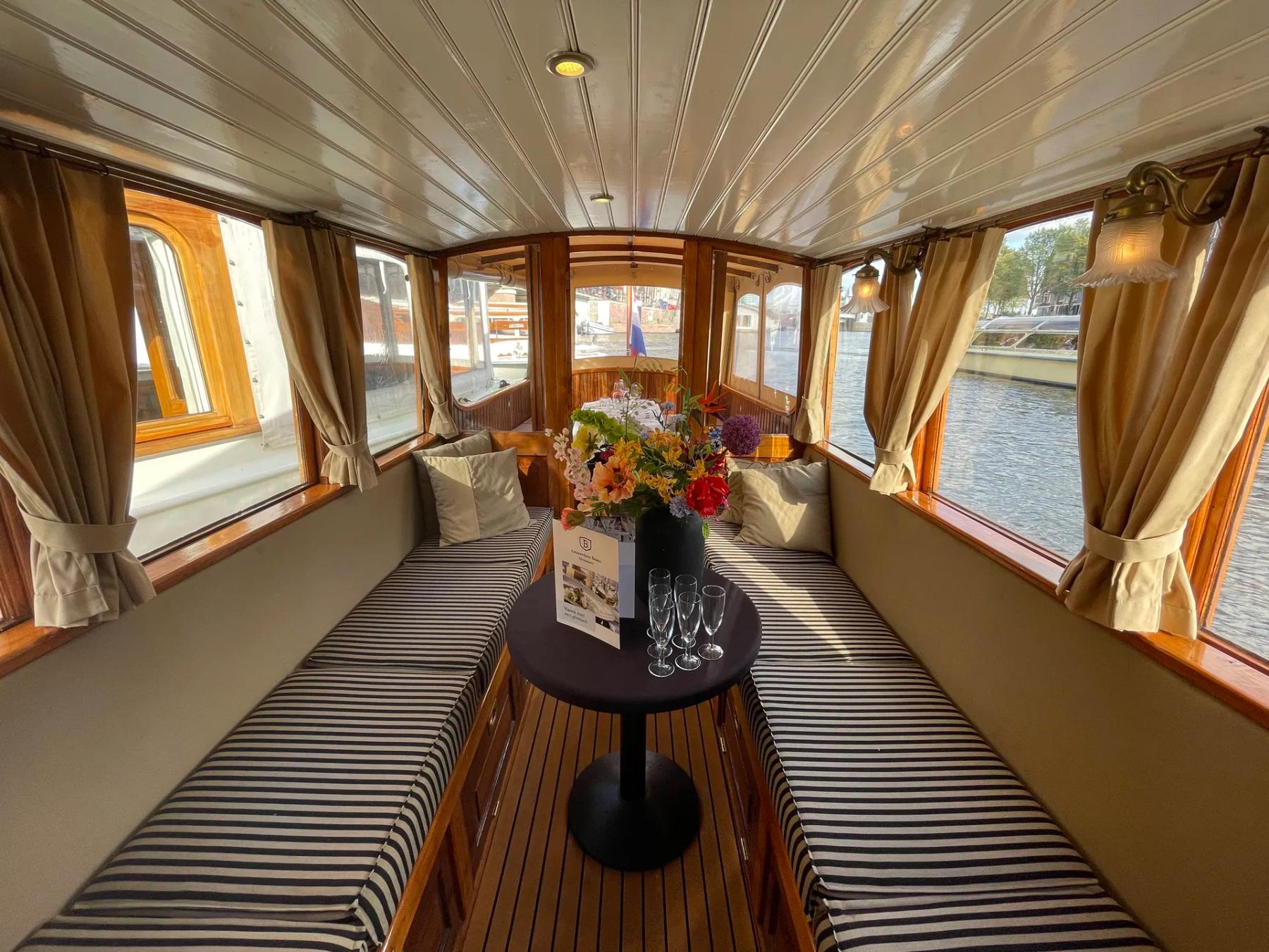 Roerdomp, beeld 6 van het schip